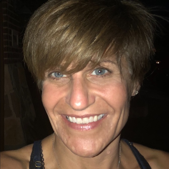 Meet your Posher, Wendy - Picture 2 of 2